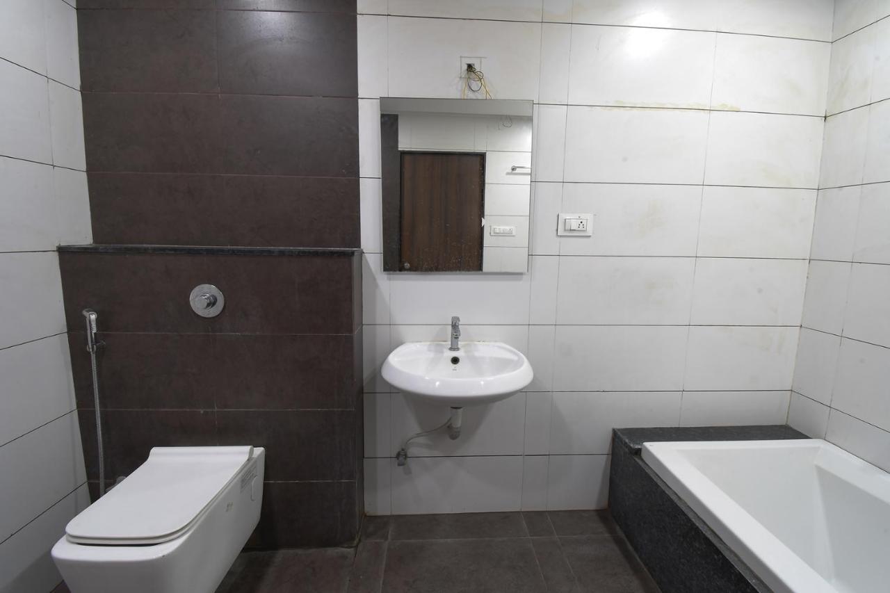 Hotel Ravikiran Kolhapur Exteriör bild