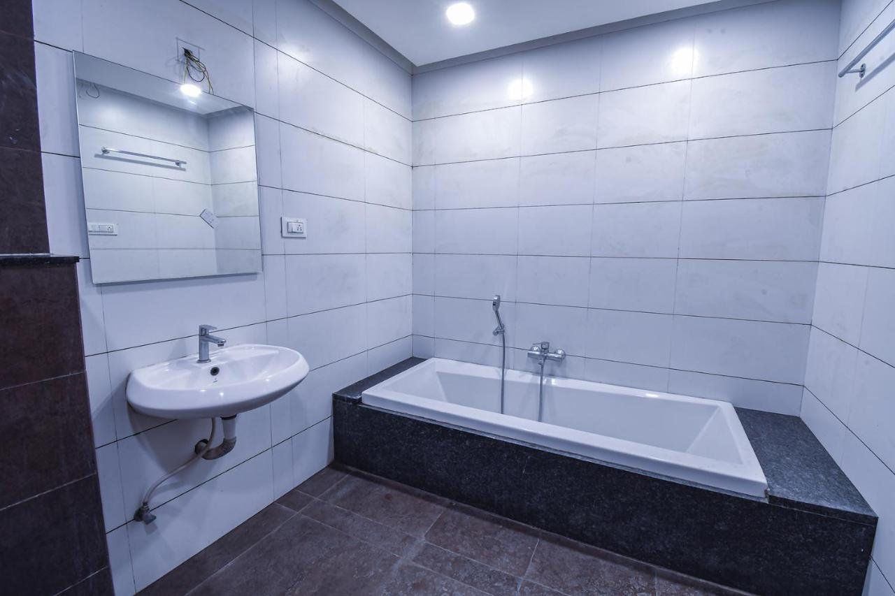 Hotel Ravikiran Kolhapur Exteriör bild